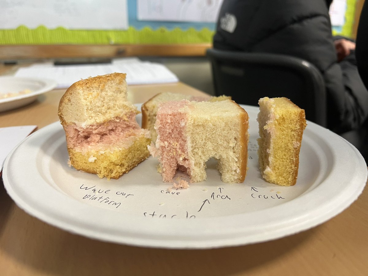 RosshallGeo's tweet photo. Formation of coastal features with Higher geographers today using ‘edible materials’ 🌊🍰 @Rosshallmods @RosshallAcademy https://t.co/RaTjsUO1od