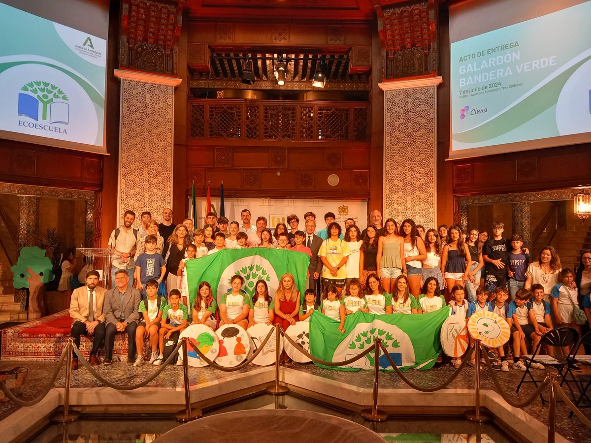 DG_IFP's tweet photo. La consejera de @EducaAnd @Patricia_Pozo_  clausura el acto de entrega del galardón Bandera Verde.

🗨️ Me conmueve que la escuela potencie los valores de proteger el Medio Ambiente. Este premio representa la conciencia de cuidar la humanidad.

#BanderasVerdes #Aldea #ProgramaCIMA https://t.co/GaIIXuqNdx