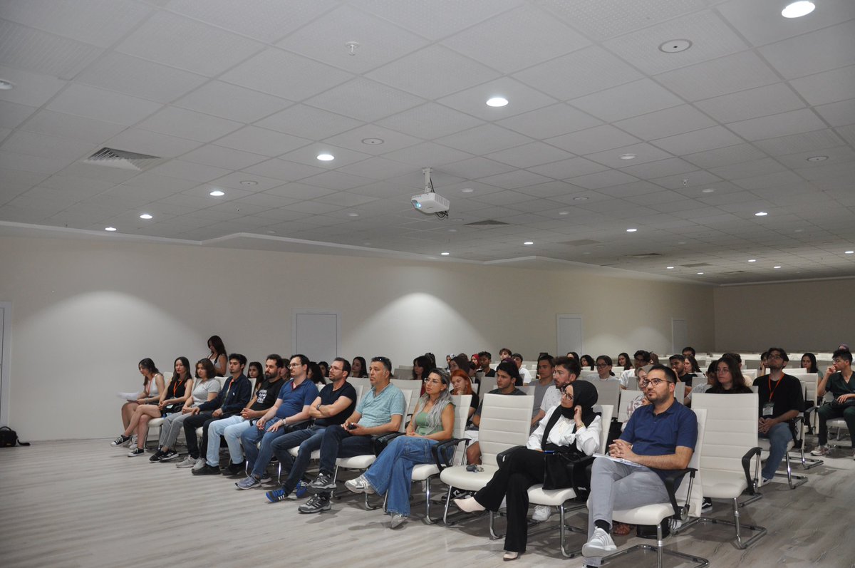 Evreko_'s tweet photo. Seminerimizi sunumlar sonunda ekledikleri yorumlarla bir bilim şölenine çeviren sevgili hocalarımıza, heyecan verici sunumları için bölümümüz yüksek lisans öğrencilerine ve bu şenlikte yer alan değerli tüm katılımcılarımıza çok teşekkür ederiz! Her zaman daha ileriye, bilimle. 🧬 https://t.co/5oZ5fd9Efl