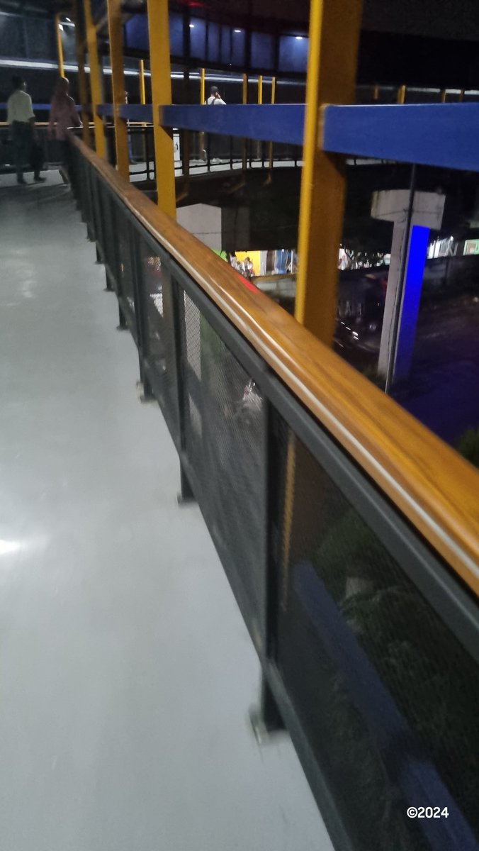 soegengcsi's tweet photo. @KAI121 @CommuterLine Railink ini sekarang sudah tidak menyala skybridge stasiun Bojonggede https://t.co/cv1W23lEqN