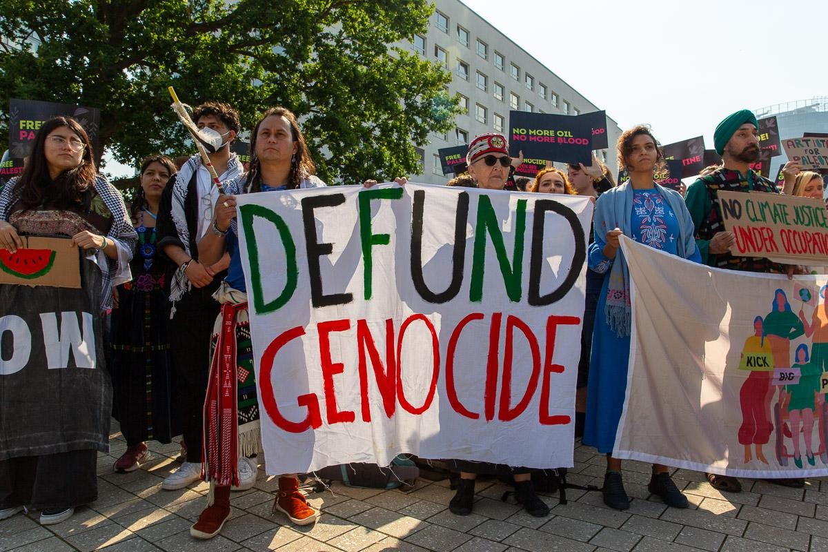 CANIntl's tweet image. Our demands today are loud and clear:

We demand an end to genocide!
We demand an end to fossil fuel dominance!

#BonnClimateConference, time to #DefundGenocide and #KickBigPollutersOut now!
📸@Davidxvx