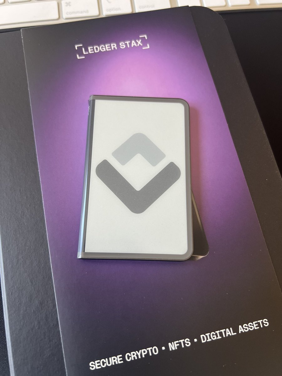 0xGregorio's tweet photo. Got a package today!

The device feels super nice and the onboarding is seamless 💯

Congrats @Ledger ! https://t.co/WoqPraXdEI