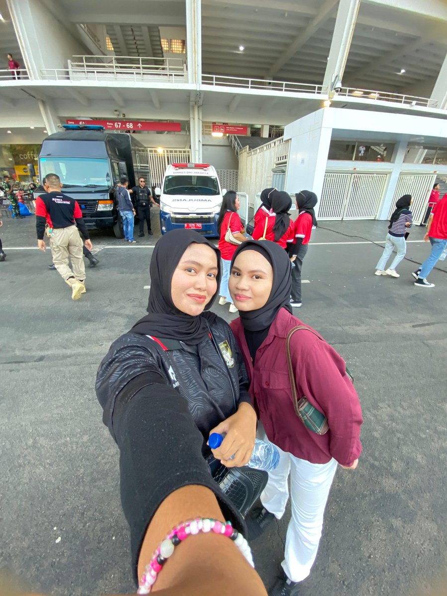 cruflyys's tweet photo. #TimNasDay https://t.co/QZxmS45IbQ
