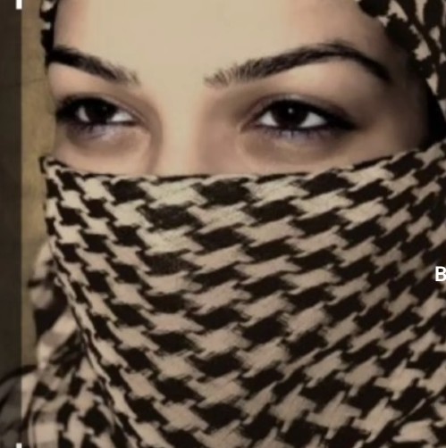 Gözlerine Bakarken Takılı Kaldım Sanki Düşlerimde ki Ülkedeyim Biraz daha bakarsam Gözlerine Mahkum olurum Ben Oralarda Ağırlaştırılmış müebbet yerim Bir Ömür Tutsak Olurum Gözlerinde..🕊️💙