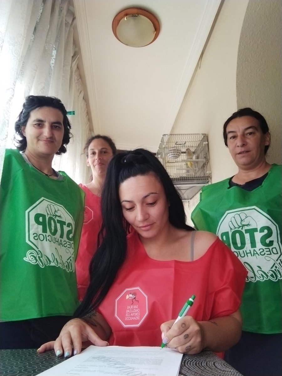 VicalvaroD's tweet photo. La compañera Julia ha firmado un 7+1 con la SAREB,la lucha es el único camino si se puede 💪💪💪💪 https://t.co/5qSO0A0a18