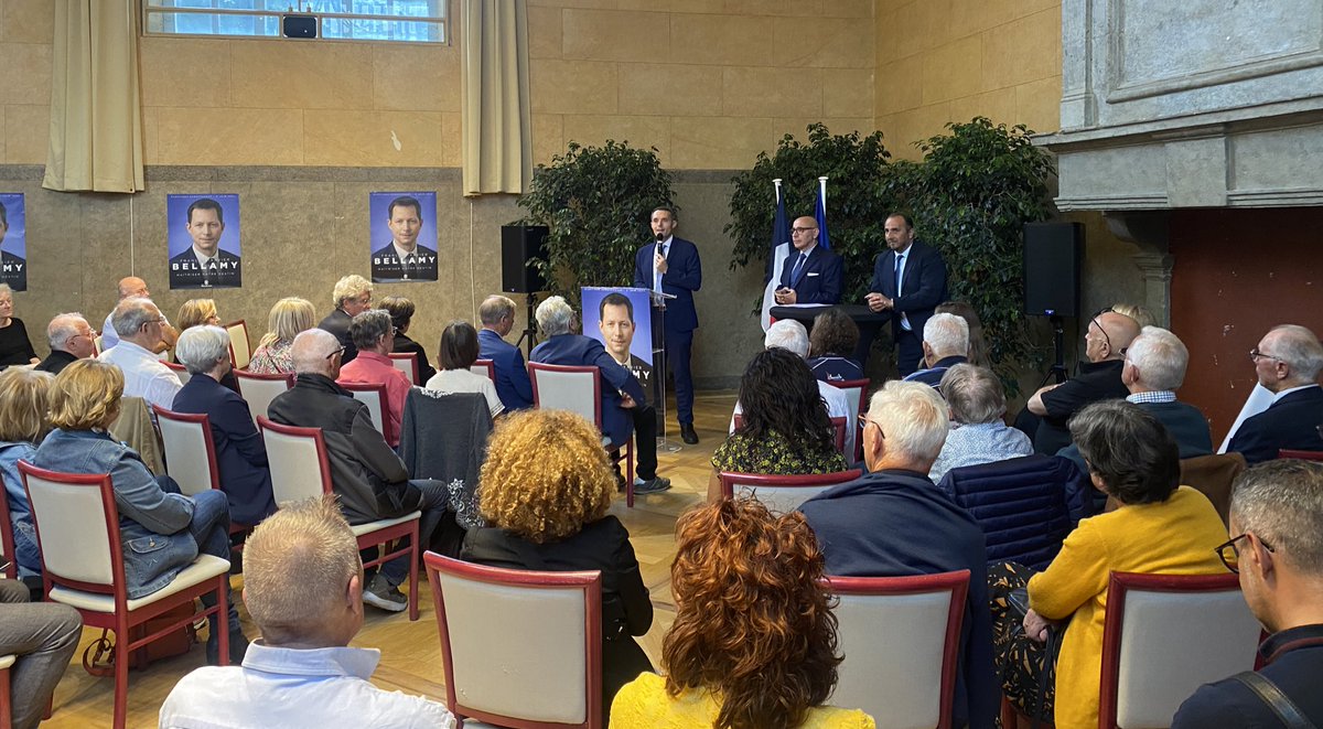 AlexSaradjian's tweet photo. On termine en beauté avec l’excellente réunion publique à Villefranche-sur-Saône avec le @PrLCastillo, @APortier69, @RenaudPfeffer et les @JeunesRepsAURA 

Le 9 juin, une seule liste de droite qui fera entendre la voix de la France, c’est celle de @fxbellamy 🗳️🇫🇷🇪🇺 #AvecBellamy https://t.co/RyhBszjhDl