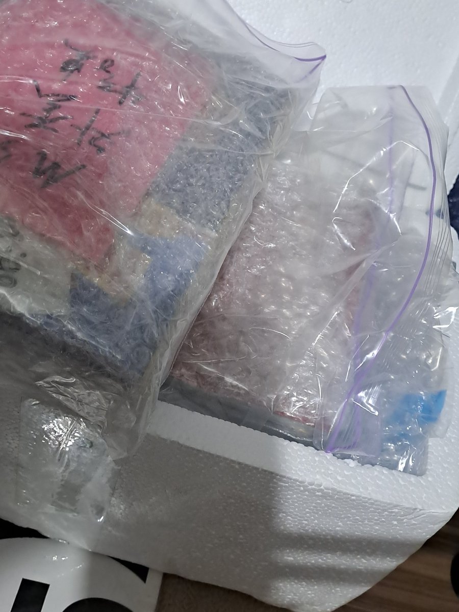 inhuihao's tweet photo. yung albums from cn naka styro box kaya pala ang mahal ng isf 😭 https://t.co/nO1zyPQWho