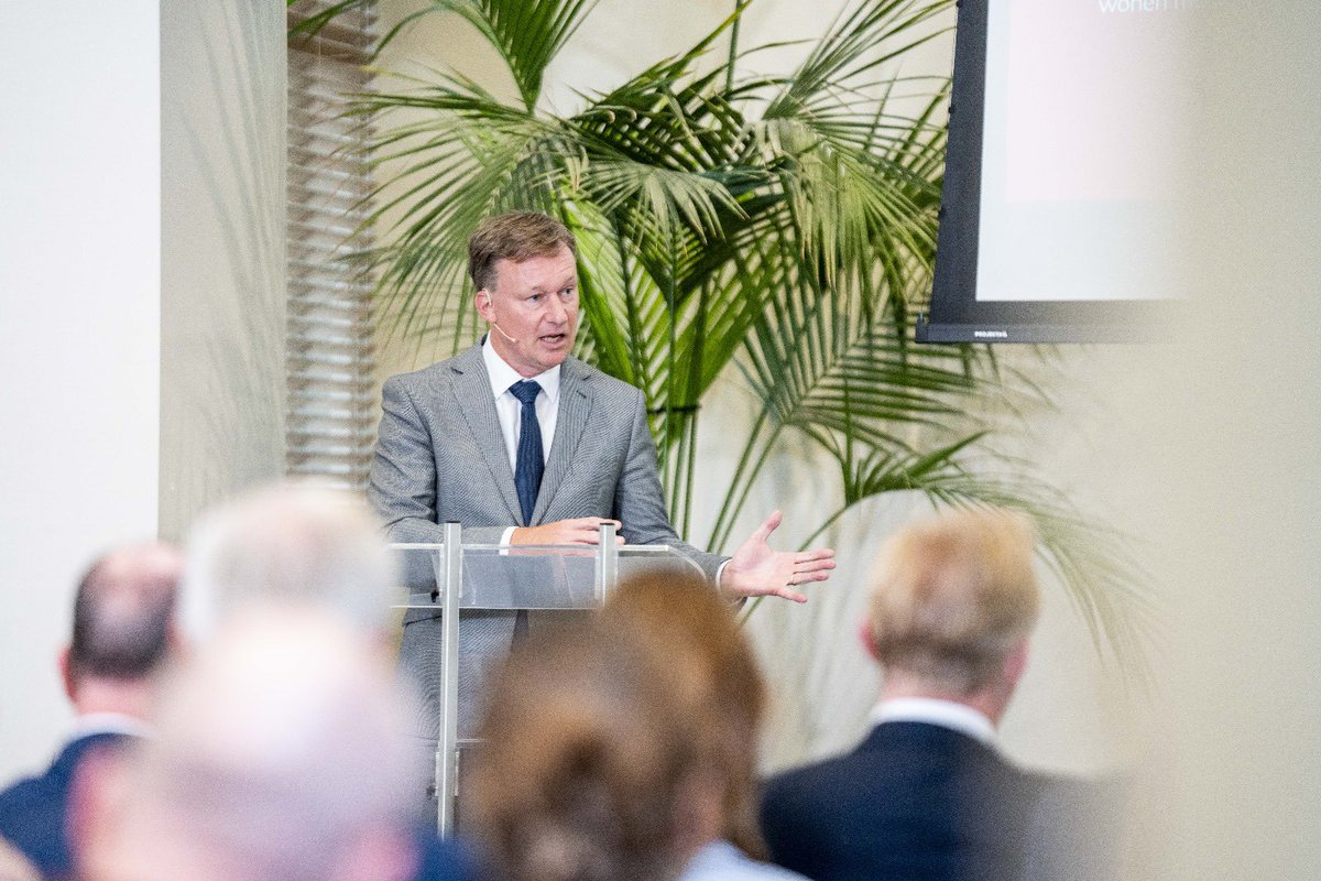 SGPnieuws's tweet photo. Een prachtig moment! Na een jarenlange verbouwing was afgelopen woensdag de officiële opening van het vernieuwde verpleeghuis Salem in Ridderkerk. Met het loslaten van 7 duiven verklaarde @djhvandijk de nieuwbouw voor geopend. https://t.co/dOVJ5pdG1b