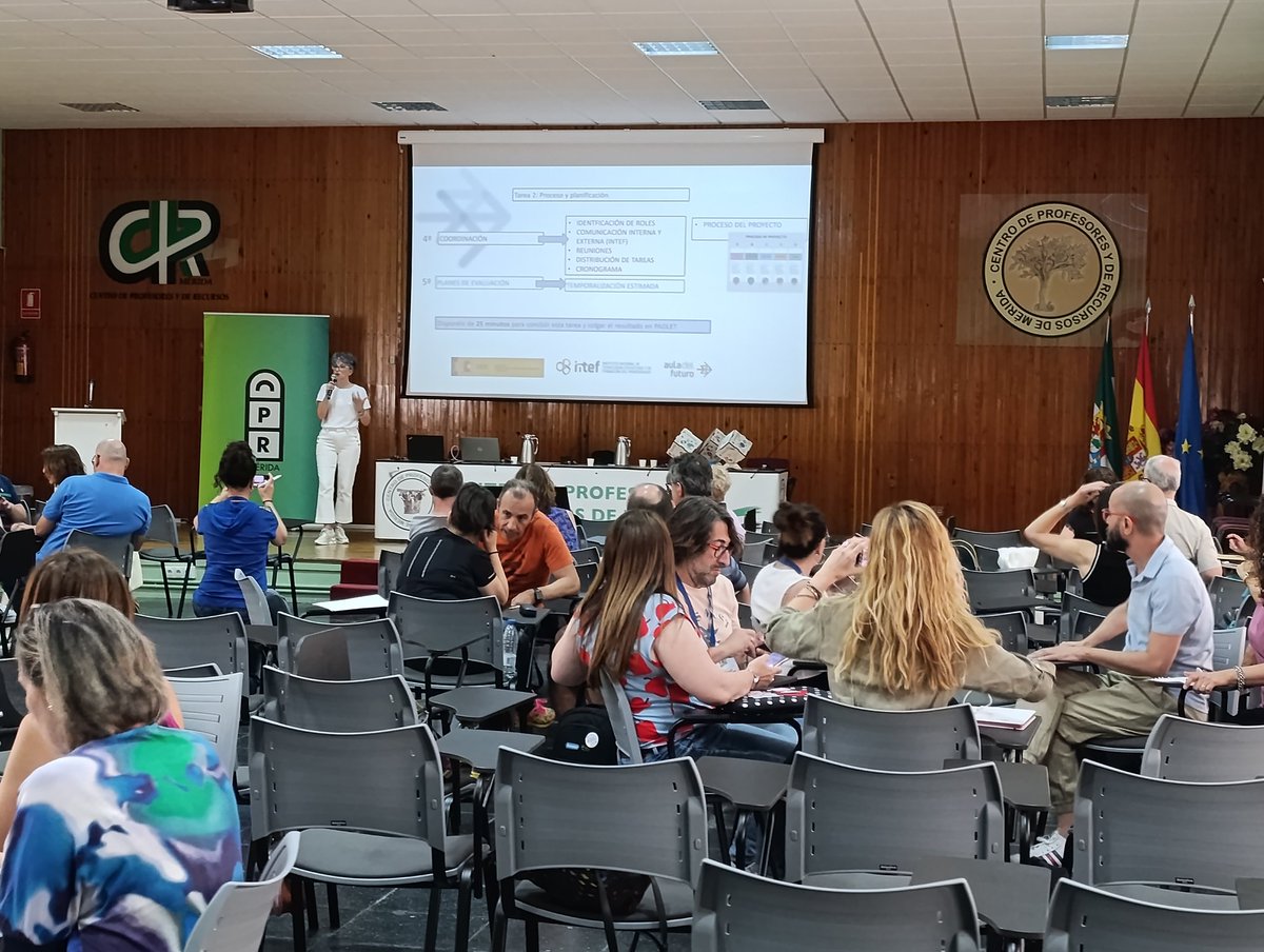CEPdeSevilla558's tweet photo. Trabajamos las funciones de l@s embajador@s nacionales del Aula del Futuro en el VI Encuentro nacional de embajador@s del Aula del Futuro
organizado por @educaINTEF
#VIEncuentroEmbajadoresAdF @CEPdeSevilla @DGTaTEd @AuladelFuturoEs https://t.co/LvnOuukvSq