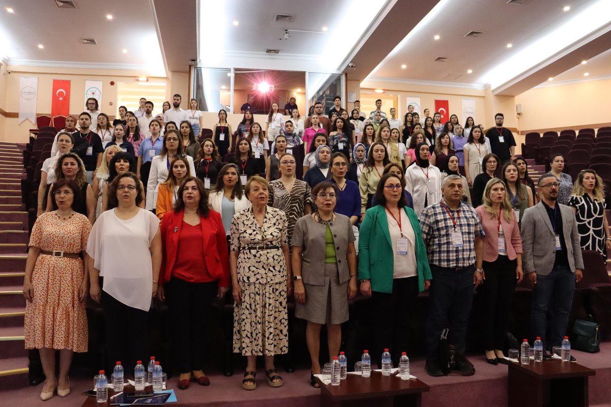 uhemder's tweet photo. Pediatri hemşireliğinn duayenleri Zeynep Conk, Zümrüt Başbakkal, Firdevs Erdemir, Hatice Bal Yılmaz, Murat Bektaş, Hatice Yıldırım Sarı, @ebrumelek35, Gülçin Özalp Gerçeker'ın katılımlaryla onurlandırdığı 1.Ulusal Manisa Çocuk Hemşireliği Sempozyumu geniş katılmla gerçekleştirldi https://t.co/e5Z6pfd69Q