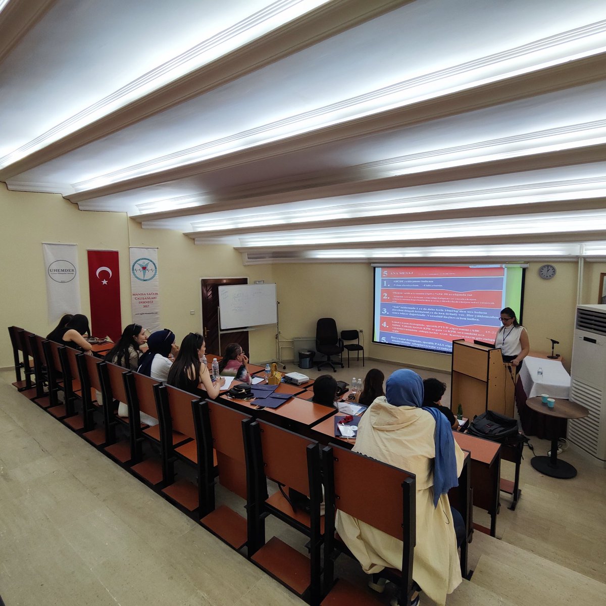uhemder's tweet photo. Sempozyum programının 1. Gününde kurs programı düzenlendi https://t.co/K9UUIUJbbP