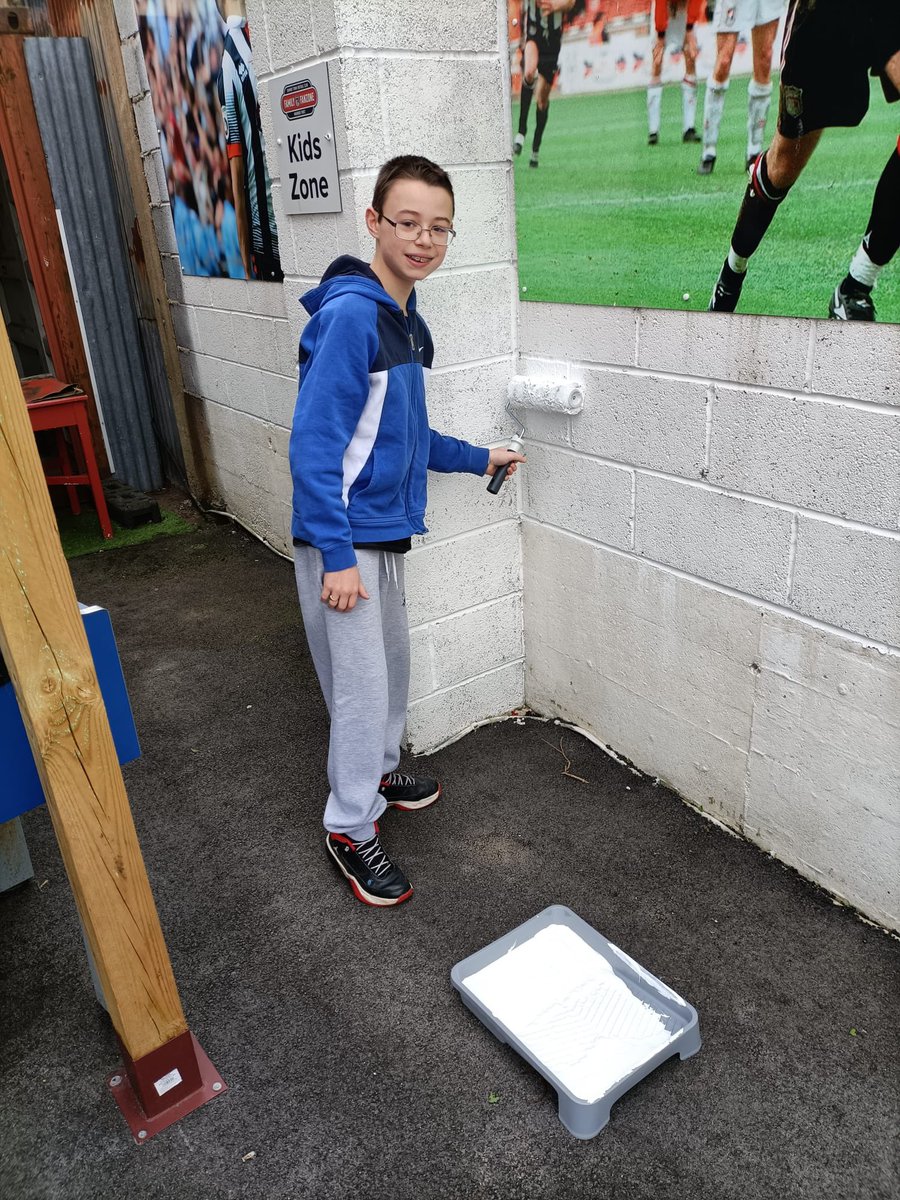 L4LGy's tweet photo. A huge thank you to @MarinersTrust for letting our learners help clean and paint the fan zone at Blundell park for some work experience! We hope we did a good job 😁🖌️
#Grimsbytown #Blundellpark #Marinerstrust #Learning4life #support #workexperience #education https://t.co/6wxypzWpzf