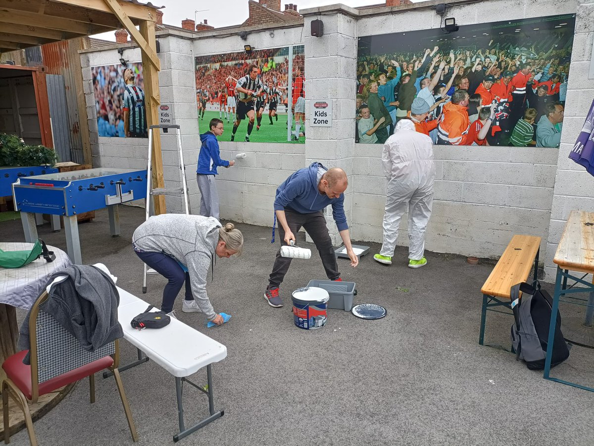 L4LGy's tweet photo. A huge thank you to @MarinersTrust for letting our learners help clean and paint the fan zone at Blundell park for some work experience! We hope we did a good job 😁🖌️
#Grimsbytown #Blundellpark #Marinerstrust #Learning4life #support #workexperience #education https://t.co/6wxypzWpzf