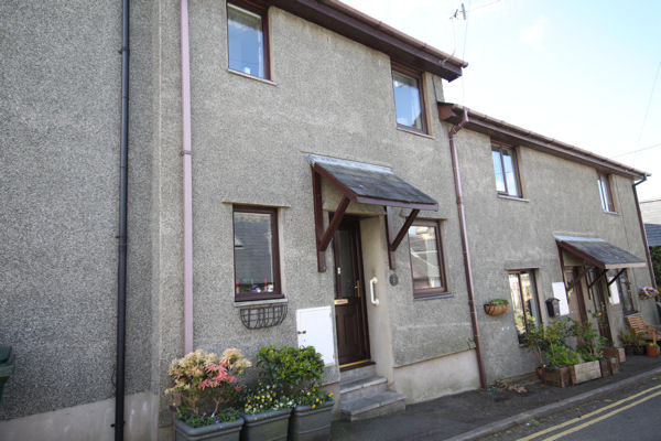 Welsh_Property's tweet photo. Terraced House - 1 The Old Garage, Llwyngwril, 150,000 pounds sterling: This well presented mid terrace cottage was built in 1990 and is situated in the heart of the village on a quiet lane, a short walk to the beach, local shop/cafe and station.… https://t.co/5h3h6aLd7m https://t.co/y2j70U5xLo