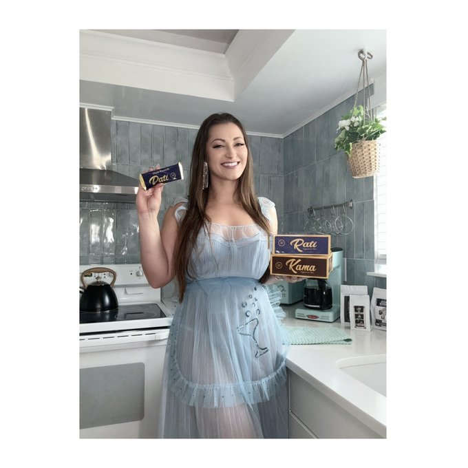 My energy bars are just what you need to get through the day! Try them at https://t.co/nmfax5uCDp ✨🤌🏼🤍