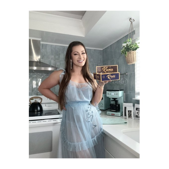 My energy bars are just what you need to get through the day! Try them at https://t.co/nmfax5uCDp ✨🤌🏼🤍