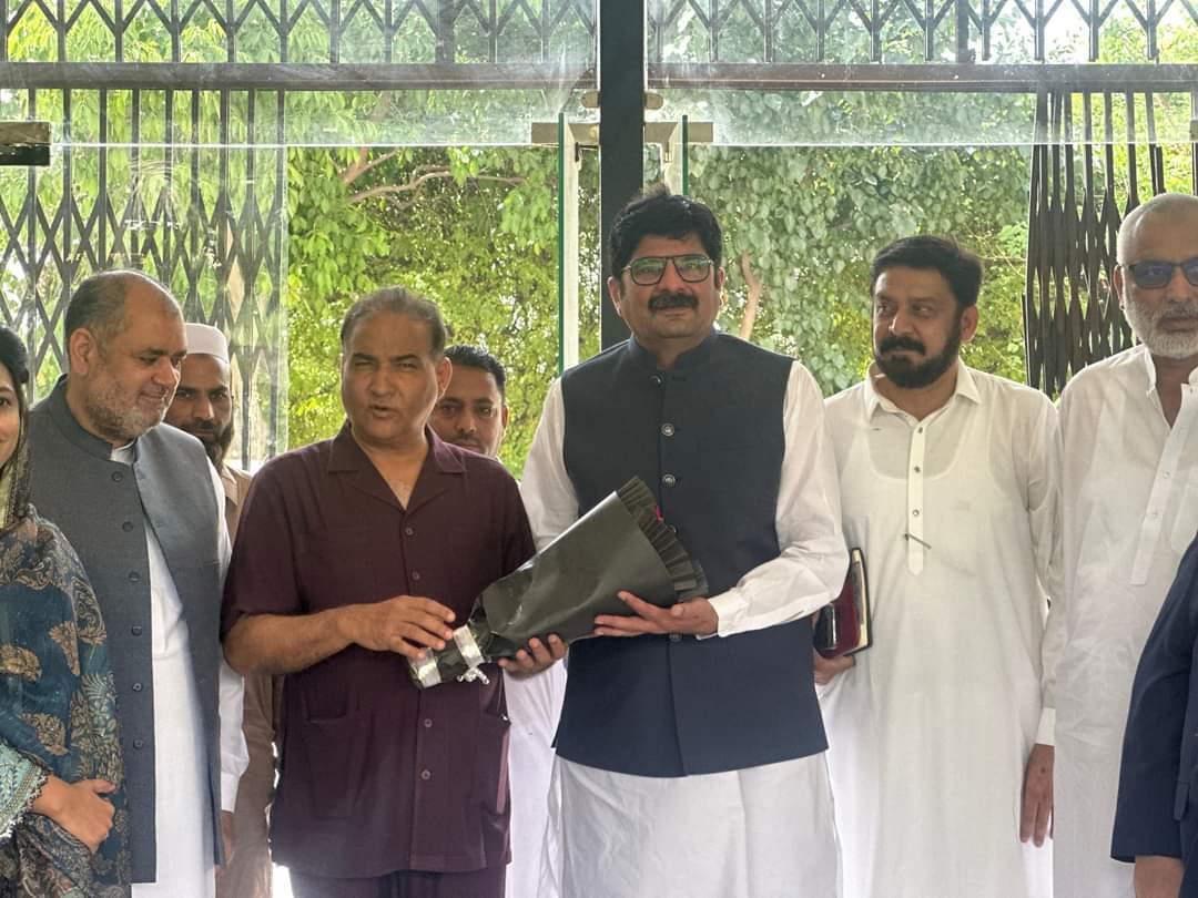 Riaz_Juj1's tweet photo. فوڈ سیفٹی کا عالمی دن کے موقع پر یونیورسٹی آف اوکاڑہ میں منعقد تقریب میں شرکت کی.
#NA136 #PMLN #UniversityOfOkara #foodsafety https://t.co/e8GoxrneW6