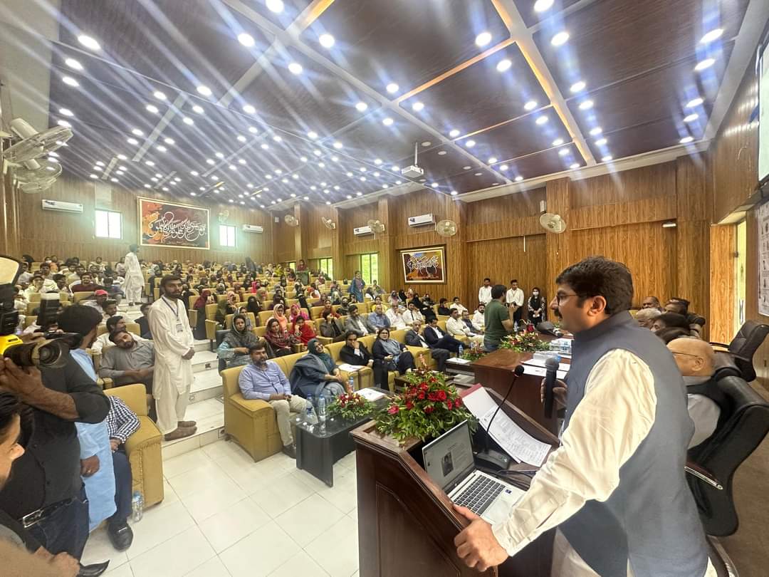 Riaz_Juj1's tweet photo. فوڈ سیفٹی کا عالمی دن کے موقع پر یونیورسٹی آف اوکاڑہ میں منعقد تقریب میں شرکت کی.
#NA136 #PMLN #UniversityOfOkara #foodsafety https://t.co/e8GoxrneW6