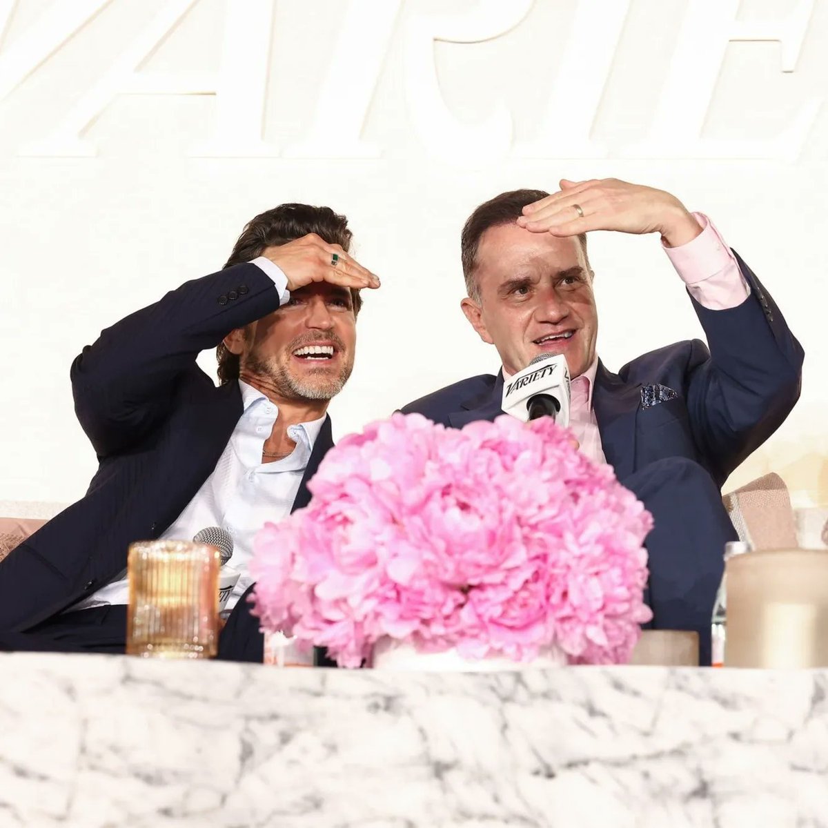 WCClosureTV's tweet photo. The chemistry between these wonderful people is definitely still there! We can't wait to see what you come up with - just hoping that it'll be available worldwide 😁 @MattBomer @TimDeKay @TiffaniThiessen @jeffeastin #WhiteCollar #CollarsUnited https://t.co/1lbmMgCU4m