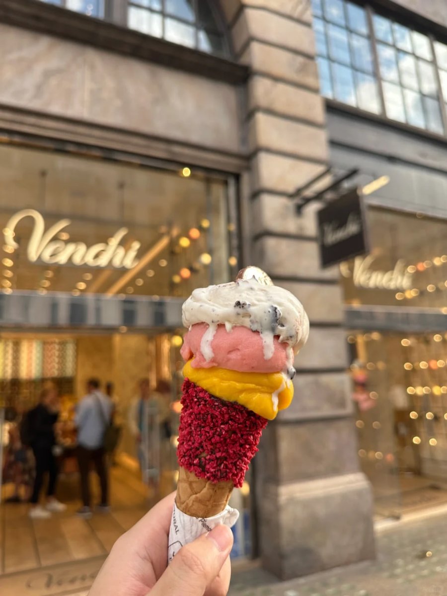 cline713's tweet photo. Venchi Chocolate &amp; Gelato is said to be the Hermes of ice cream🍦 and the ceiling of ice cream. It's really delicious🥳 https://t.co/V1yjyRxgrB