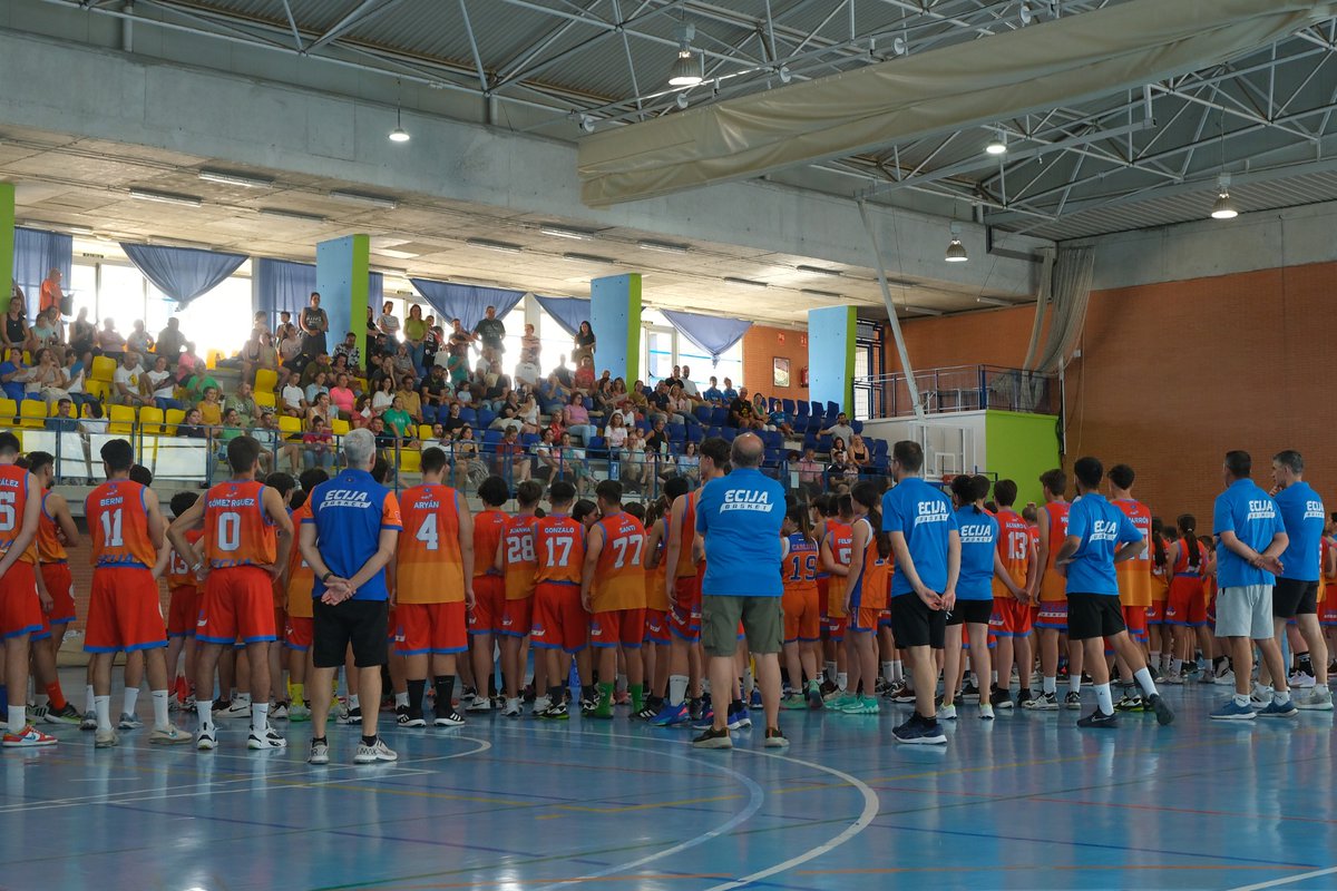 EcijaBasketClub's tweet photo. Este miércoles tuvimos nuestra fiesta como cada temporada reuniendo a la mayoría de nuestros jugadores y jugadores. Agradecer a padre y madres, entrenador@s , delegado@s , patrocinadores y a la Alcaldesa por su presencia. Cada vez somos más..... https://t.co/XT6JHOE4cP