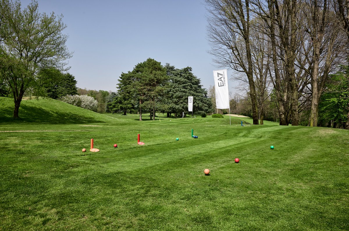 golfcarimate's tweet photo. Golf Club Carimate ha avviato una partnership con EA7 Emporio Armani, che diventa quindi official outfitter del Club. EA7 è già presente nel Golf Club con la personalizzazione del green e della buca 16, oltre che dell’area piscina e del campo da tennis. https://t.co/IkHBs7KhCQ