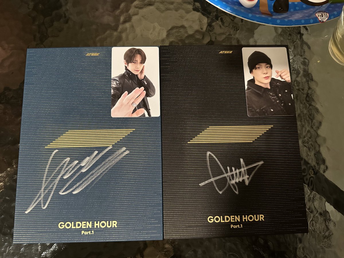 Dulce_ZG's tweet photo. HOLY FUCK!!! FINALLY I GOT THEM 🫶🏻🫶🏻🫶🏻 #ATEEZ #GoldenHour_pt1 #signedalbum #ATEEZ_WORK https://t.co/Kbvv6Jit6h