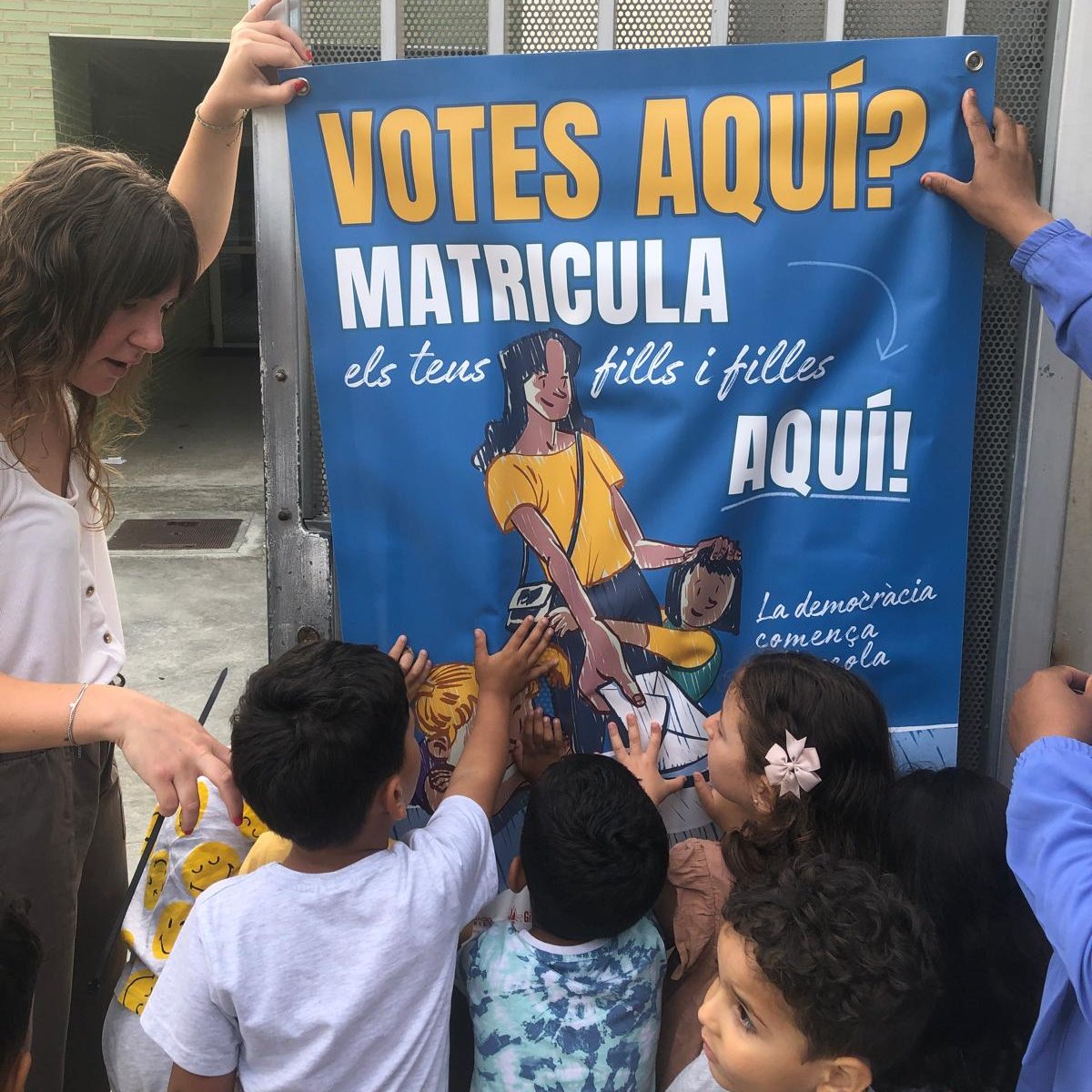 equitatorg's tweet photo. Des d'ahir i fins diumenge, se celebren les #EleccionsEuropees🗳️.
Amb més de 2️⃣0️⃣ organitzacions de la Unió Europea, hem fet una crida per combatre la segregació escolar. #StopSchoolSegregation #VotesAquíMatriculaAquí
Què demanem als eurodiputats i eurodiputades? 👇🏼 https://t.co/NMZs0Ac5NL