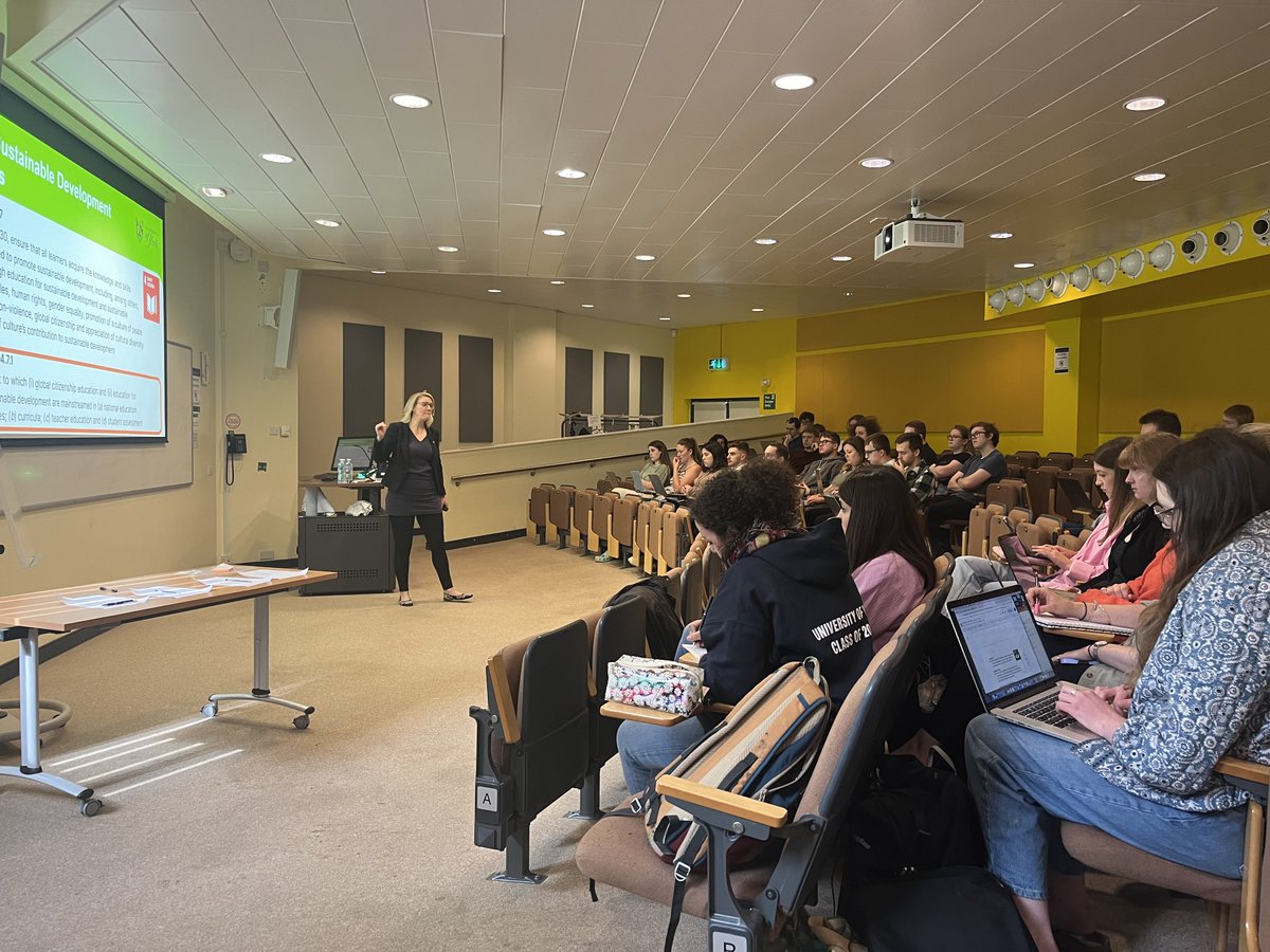 PGCEUnivofYork's tweet photo. On #WorldEnvironmentDay our PGCE cohort explored sustainability &amp; climate action in schools. Huge thanks to @PGCEgeogUoY and @AGonzalez05 for the thought-provoking presentation. Beginning teachers - go make the difference!🌍📚 https://t.co/7zohDfCUNF