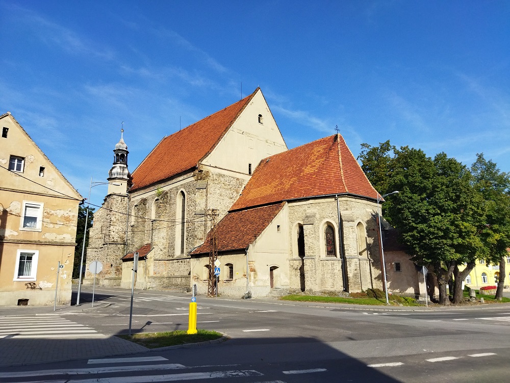 Reisen durch #schlesien 🚗🌞⛰️🚶‍♀️
Dieses Mal: Sudentenvorland: Über den Dächern von Zobten⛰️🚶‍♀️
Lesen Sie hier 👉 wochenblatt.pl/eine-romantisc… 👈
#reisen #touristik #tourismus #wandern #erkunden #Spazieren #schlesien