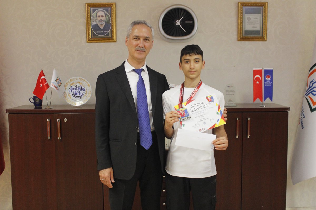 🏅12 ülkeden 1.657 sporcunun katıldığı 28. Balkan Çocuklar Karate Şampiyonası'nda Şehit Cengiz Polat İmam Hatip Ortaokulu öğrencisi Abdullah Eymen Gülmez takım kata dalında Balkan 2. si oldu. Ülkemize  madalya kazandıran öğrencimizi tebrik eder başarılarının devamını dileriz.