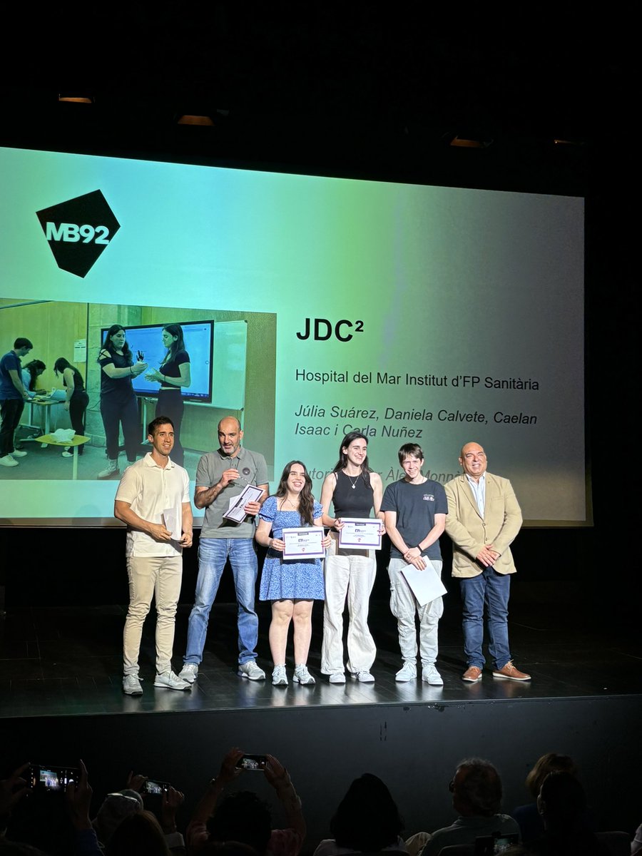 marials1981's tweet photo. Un resum en imatges de l’alumnat de l’@InsBonanova a la final del #metropolisfplab on tres equips de l’Institut hi van arribar i dos d’ells en van resultar premiats. Gràcies @fundaciobcnfp per la organització. La il·lusió de l’alumnat d’arribar fins aquí és un regal. https://t.co/DXAFzF46pp