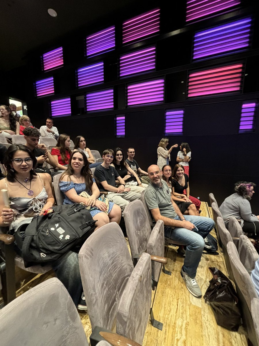 marials1981's tweet photo. Un resum en imatges de l’alumnat de l’@InsBonanova a la final del #metropolisfplab on tres equips de l’Institut hi van arribar i dos d’ells en van resultar premiats. Gràcies @fundaciobcnfp per la organització. La il·lusió de l’alumnat d’arribar fins aquí és un regal. https://t.co/DXAFzF46pp