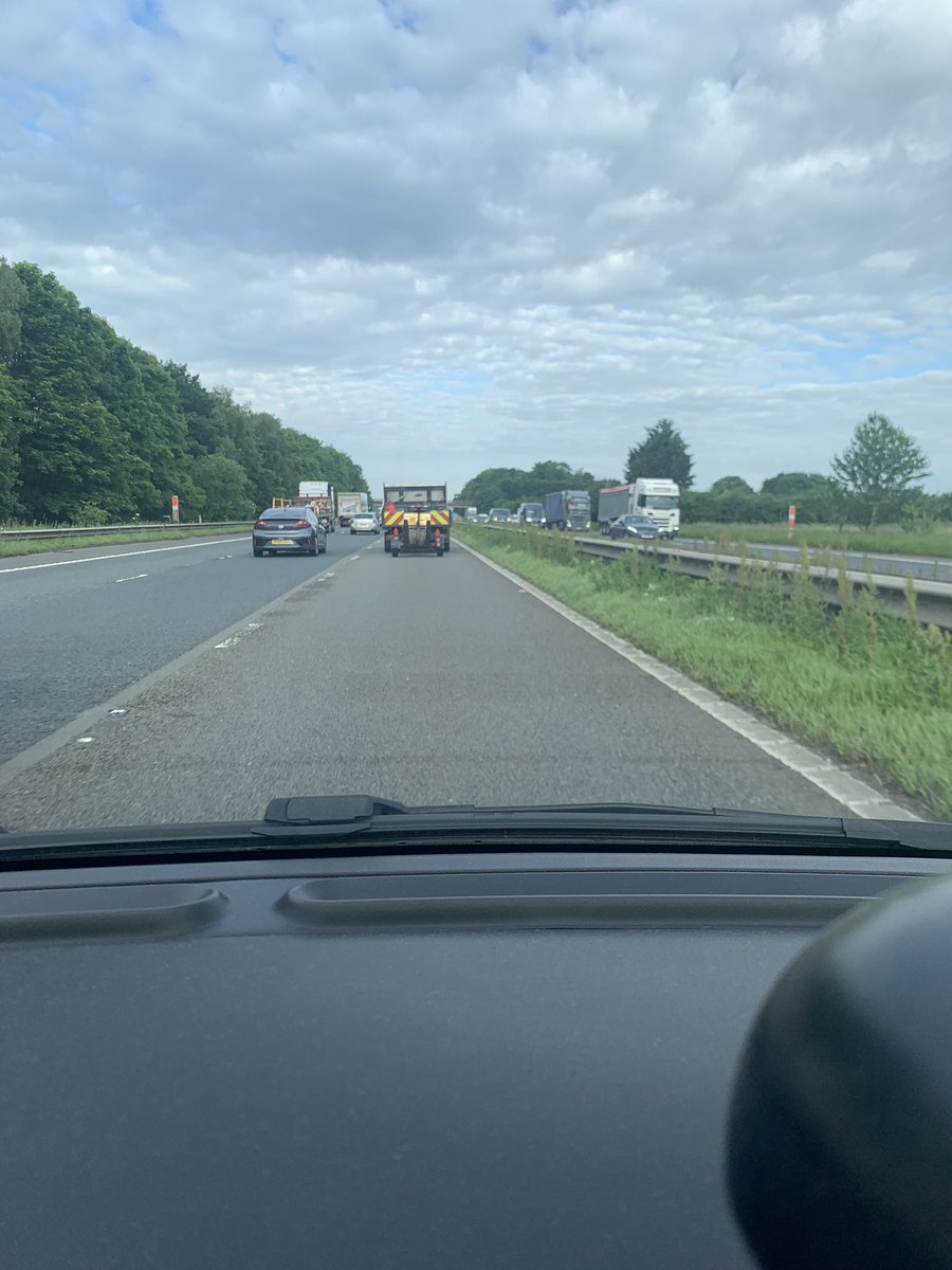 LeonStapleton's tweet photo. What an idiot!! 85mph approx in lane 3 with a trailer,  roller and gas cylinder 🤦‍♂️ https://t.co/TPlrvqAesB