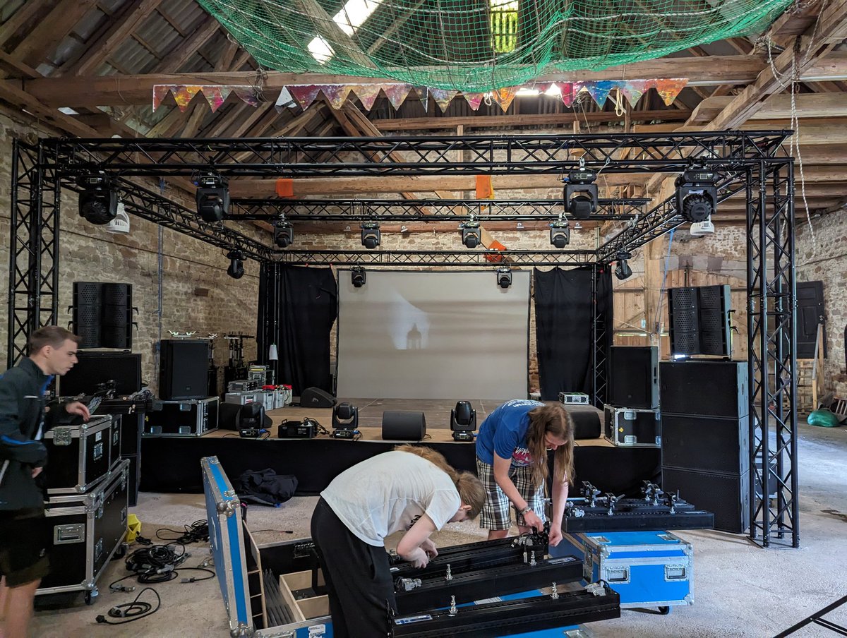 AnNyTr3e's tweet photo. On Day 0 from @Everfree_Encore I was so occupied with helping setting up tents and the Hamburg Northern Lights Camp that I immediately forgot to post again yesterday lol.

Here are some random pictures I took. https://t.co/Zpa4IfP8hF