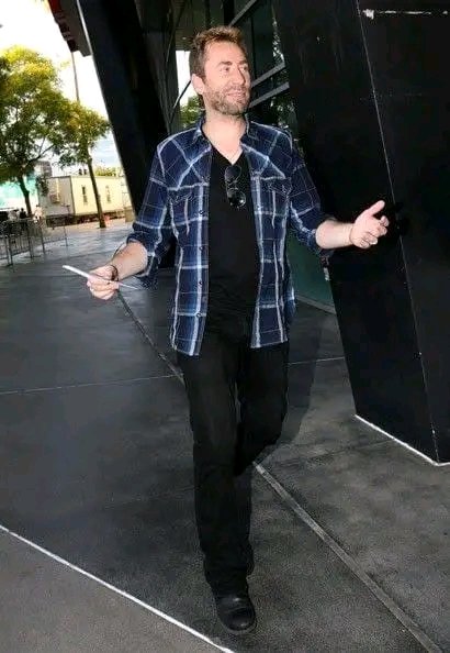 "Happiness is seeing my fans showing me true love! 🥹 If my songs really make you smile, drop me a message! I'd love to hear from you! ❤️☺️"