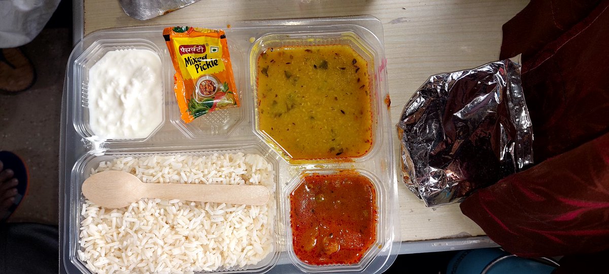 DippuJha's tweet photo. @RailwaySeva @IRCTCofficial @PTI_News @aajtak @indiatvnews sir Pantry car is providing food in less quantity, not as per menu &amp; overcharging by 70 rupees on each meal. My pnr is 6909437951. The food is very bad in quality. Plz stop corruption &amp; loot  pic i m sharing 4 refrence https://t.co/mZ5qQiRf9U