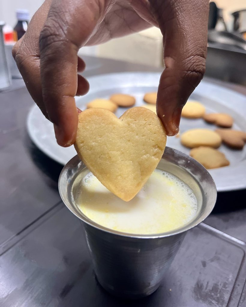 YoutuberIMugesh's tweet photo. ✅Doaja Home Baking 💥#homebaking #bak #paramakudi #muthukulathur #mugesh #ragavi #doaja #baking https://t.co/dYf3zDPqYS