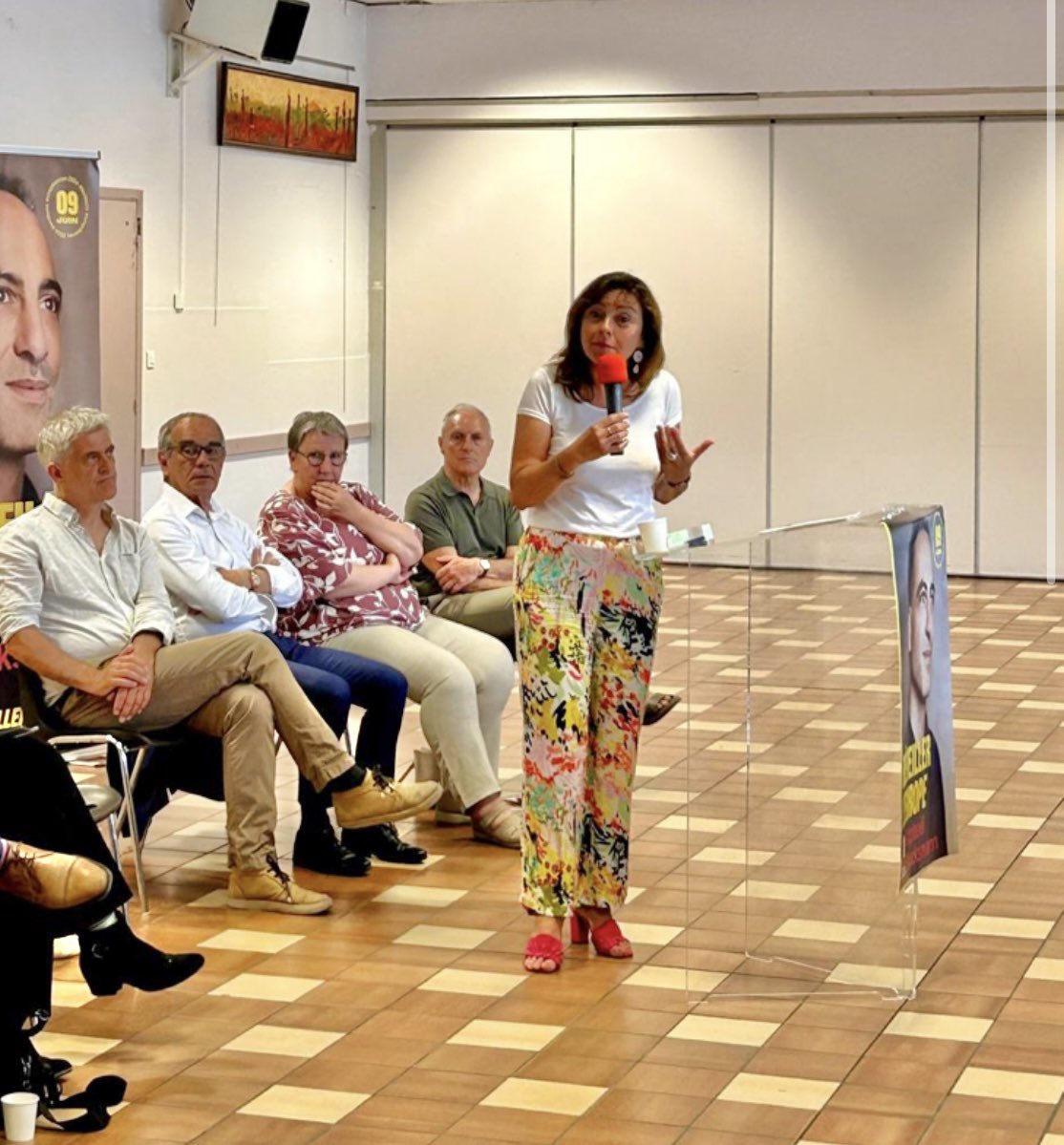 CaroleDelga's tweet photo. À #Foix, en #Ariège, jusqu’au bout de cette belle campagne : de l’enthousiasme, de la détermination à voter @rglucks1 le #9juin !

Un grand merci à tous les militants qui ont tracté, collé et convaincu pour #RéveillerlEurope 🇪🇺

On continue jusqu’à ce soir ! 💪🏻 https://t.co/KuA0kWirmo