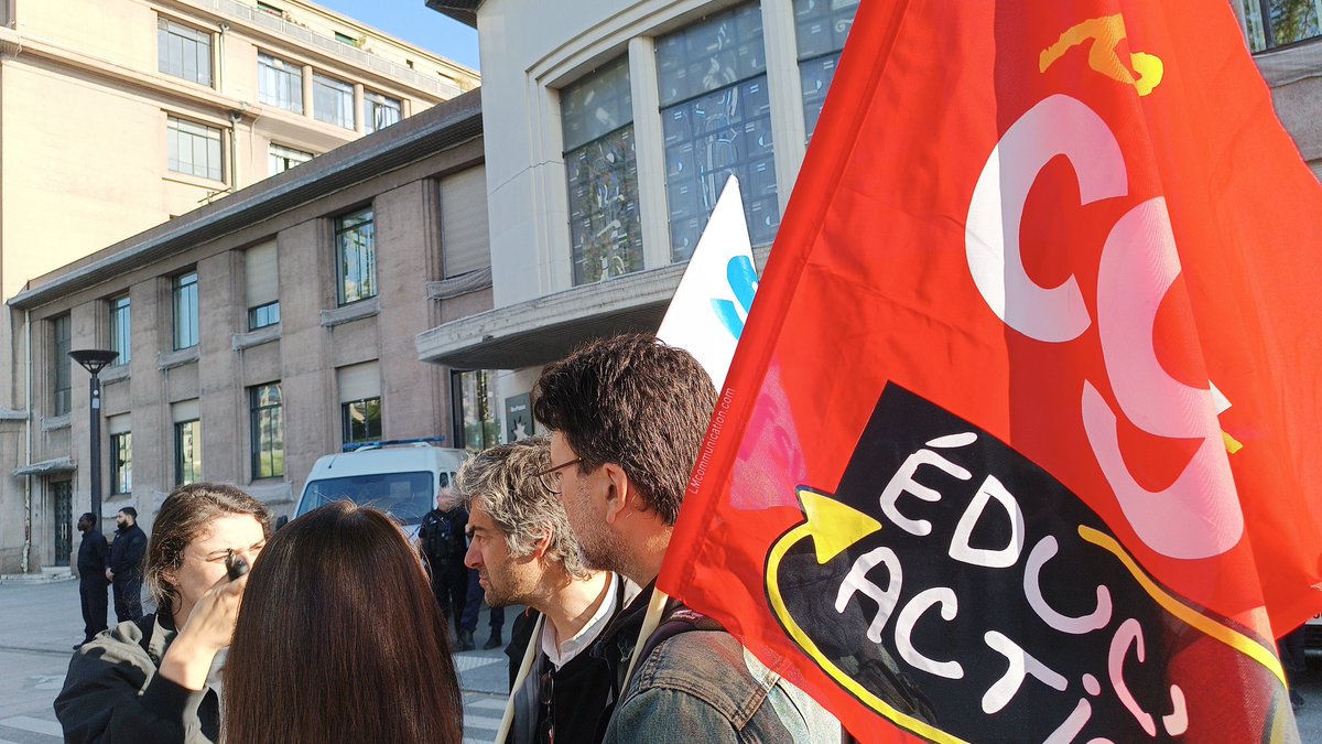 CGTeduc_75's tweet photo. 🚨🚨🚨 Libération  immédiate des 50 lycéens arrêtés hier soir lors de l'occupation du lycée Hélène-Boucher pour soutenir la 🇵🇸 
🚩🚩🚩 Personnels de l'educ/Parents/lycéens unis contre la repression  du mouvement social. https://t.co/sF0SSKFte2