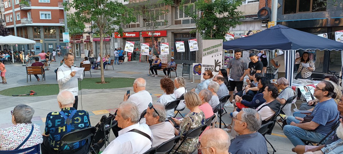 NuriaSuarez_R0's tweet photo. Ayer en el #EuroDebateRTVE se ocultó que:
*Bancos y monopolios baten récord de beneficio 
*Y 13 millones de españoles están en riesgo de pobreza (fuente: EAPN-ES) 
En Hospitalet R0 dimos la alternativa.
Este #9JEuropa vota útil:
 Vota @RecortesCero para #RedistribuirLaRiqueza https://t.co/gcaIsCVbhw