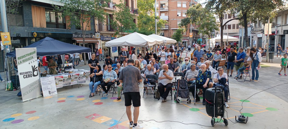 NuriaSuarez_R0's tweet photo. Ayer en el #EuroDebateRTVE se ocultó que:
*Bancos y monopolios baten récord de beneficio 
*Y 13 millones de españoles están en riesgo de pobreza (fuente: EAPN-ES) 
En Hospitalet R0 dimos la alternativa.
Este #9JEuropa vota útil:
 Vota @RecortesCero para #RedistribuirLaRiqueza https://t.co/gcaIsCVbhw