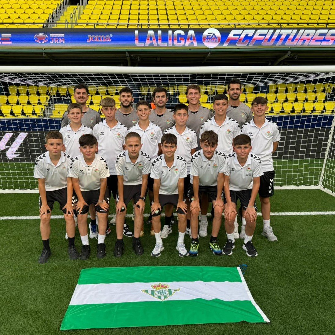 14eduSanina's tweet photo. ⌛️ En apenas media hora comienza #LaLigaFCFutures.
🔴 El #SevillaFCAlevA está encuadrado en el Grupo D junto a Atleti, Girona, Osasuna y Granada.
🟢 El #RBBalevinA, por su parte, está en el Grupo C con Barça, Getafe, Las Palmas y Almería.
📺 Se puede ver en @Gol y @LaLigaTV. https://t.co/5uS6Kz5k1U