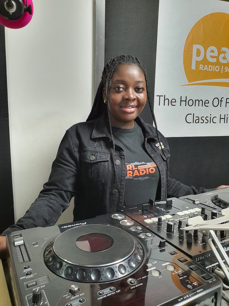 PearlRadioKe's tweet photo. Goodmorning blessed Pearls!
Right on time!😎👌. Join @ndalilah_sharon on #pealplay  from 11am to 2pm for awesome gospel tunes. Where are you listening from? Leave your requests below. 

Call 0701 969 969 
SMS/WhatsApp 0702 969 969 

#pearlplay 
#pearlradioke https://t.co/0jpaHJ1DMD