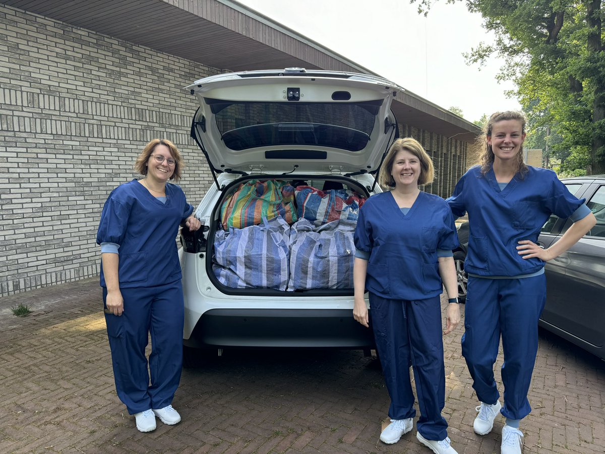 Rovers_Chantal's tweet photo. Vandaag oefenen we met de thuistest procedure bij niet zieke patiënten die verdacht worden van infecties zoals #ebola
@radboudumc #HighLevelIsolationUnit
@LucaZweers @manonwfredt https://t.co/aOHf8EaUiA