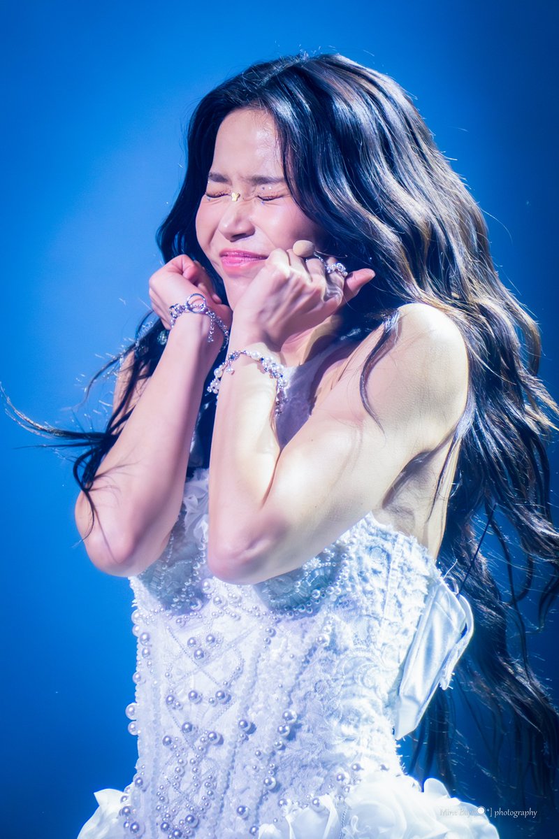 Mine_bay99's tweet photo. 240602 Solar 2nd CONCERT ［COLOURS］- Seoul

#MAMAMOO #Solar #마마무 #솔라 https://t.co/qLvX40yqQk
