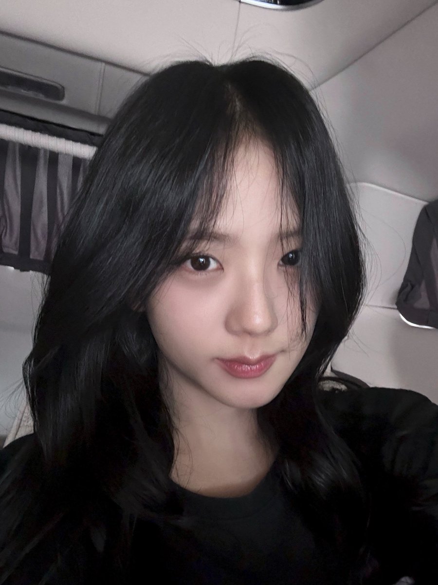 NEWSJISOO's tweet photo. #JISOO 🫧 update. https://t.co/kdnDaXK5s7