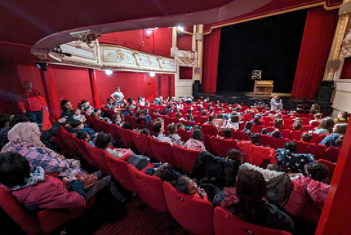 dsden58's tweet photo. Cité éducative de Nevers
Scènes emblématiques de Nevers - Ce jeudi 30 mai a eu lieu le dernier spectacle de l'année scolaire du projet "Scènes emblématiques de Nevers". https://t.co/hsZqXLQRgQ