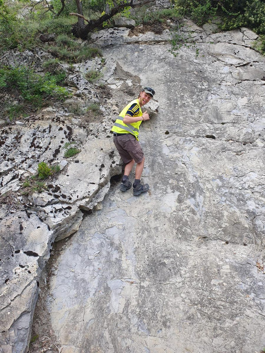 TUD_AppliedGeo's tweet photo. #FieldworkFriday and our BSc students keep working hard analysing different #outcrops in the Vesc area (France). Let's see them in action !
#Fieldwork can be uncomfortable but it also brings you to the most scenic locations ever.
We hope our BSc students are enjoying it 🎑⛰️🏞️ https://t.co/ltA6WL6CYG