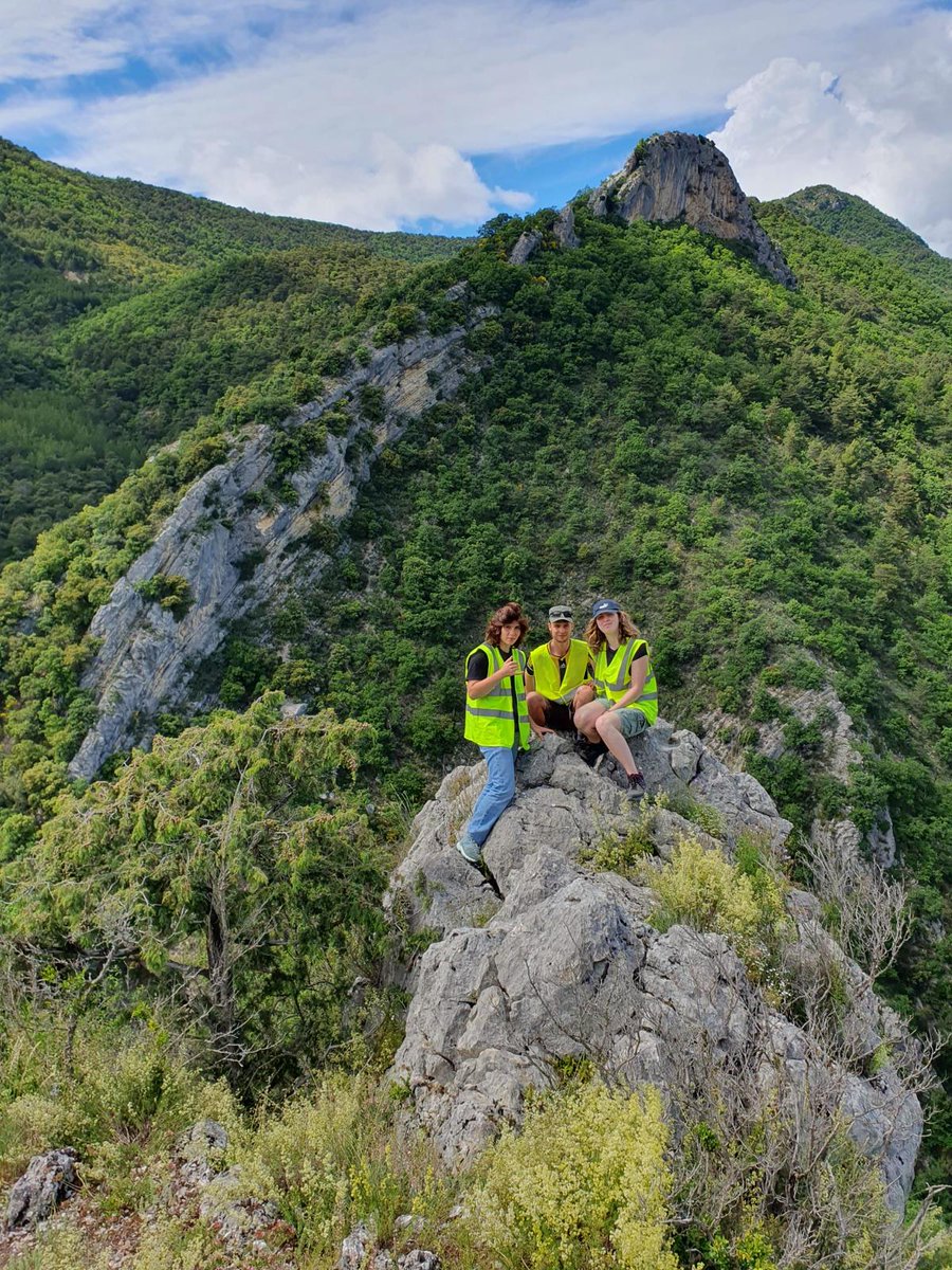 TUD_AppliedGeo's tweet photo. #FieldworkFriday and our BSc students keep working hard analysing different #outcrops in the Vesc area (France). Let's see them in action !
#Fieldwork can be uncomfortable but it also brings you to the most scenic locations ever.
We hope our BSc students are enjoying it 🎑⛰️🏞️ https://t.co/ltA6WL6CYG